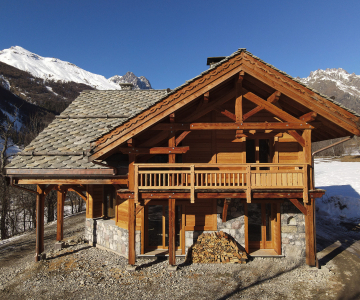 Chalet sur mesure mélèze et lauze