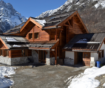 Vue d'ensemble du chalet très haut standing neuf