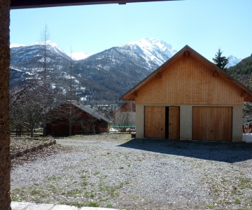 Le garage avant la rénovation par Alp Ecrins Construction