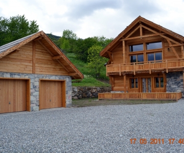 Garages en ossature bois et pierre de pays