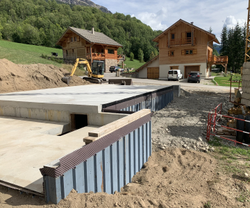 Pose des fondations du chalet à ossature bois