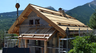 Pose des bardeaux de mélèze et de la cheminée