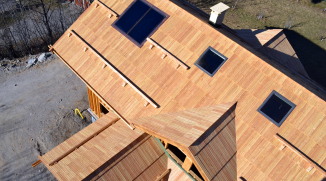 Bardeaux de mélèze avec intégration de panneaux solaires